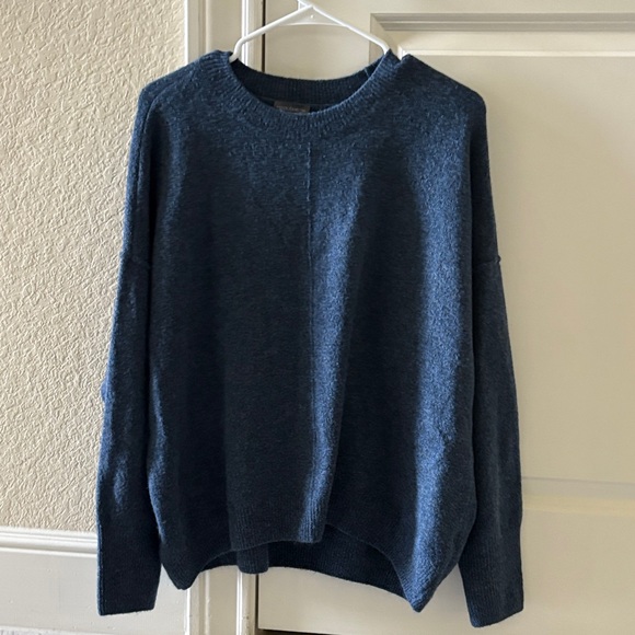 Women’s Vince Camuto Cozy Blue Sweater - Picture 1 of 3